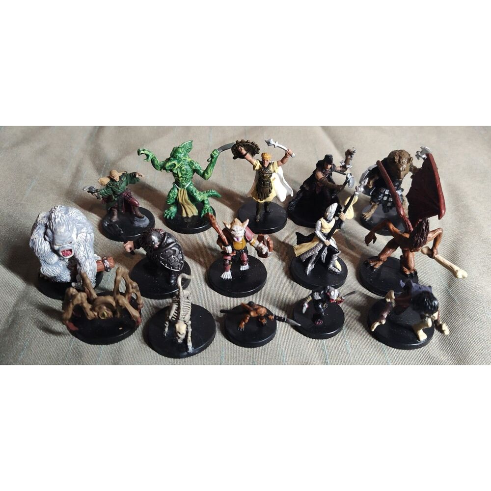 Dungeons & Dragons Miniatures Lot of 15 Figures